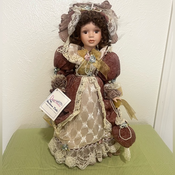 Vintage Duck House heirloom porcelain doll. - Picture 12 of 12